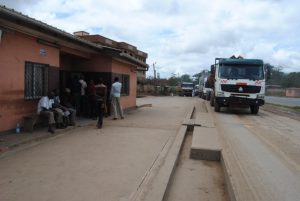 Axe routier Simbock-Mendong à Yaoundé : Le chantier de réfection et redimensionnement du bitume  en évolution